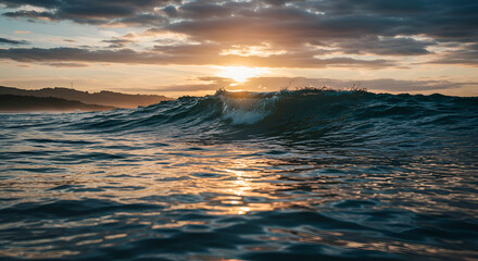 Obraz premium Rolling Waves with Dramatic Reflections