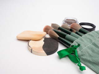 Detail Stylish green theme makeup brushes with cosmetic, flat lay. Space for text
Professional decorative cosmetics, make-up products and accessories, Eyeshadow,liptint, concealer Makeup