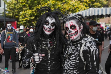 Fototapeta premium Dark Artistic Expression: Portrait of a Corpse Painted Individual