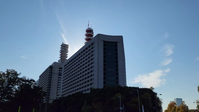 日本の警視庁本部庁舎の建物、外観