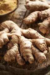 Fresh whole ginger root with ground powder