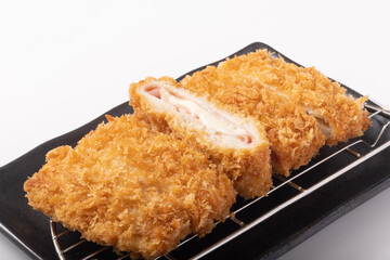 鶏むね包み揚げ（ハム＆チーズソース）