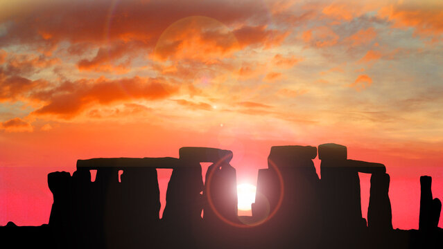  Stonehenge at dawn , Wiltshire, UK. Stonehenge is a prehistoric megalithic structure on Salisbury Plain