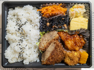 ボリューム満点の和風弁当