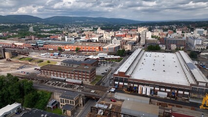 Obraz premium Downtown Scranton, Pennsylvania city skyline with office buildings and city streets where residents live and work known for Steamtown National Historic Site