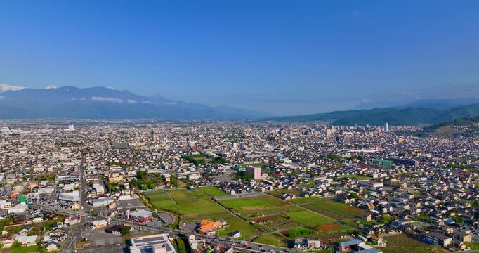 空撮 - 山梨県甲府市 市街地 日本の都市風景 観光 ビジネス ドリーアウト