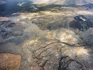 Paysage volcanique fracturé près de Grindavík, Islande – Champ de lave et cratères © Cdric