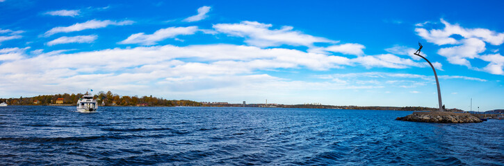 Blick von Nacka Strand Hafen auf Stockolm City