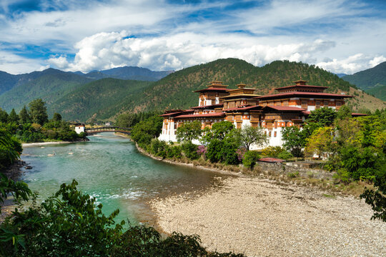 Punakha Dzong (Pungthang Dewa chhenbi Phodrang) in the Punakha Valley, Bhutan