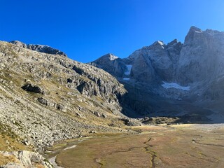  Dando un paseo por el Vignemale, pirineo franc&eacute;s. Caballos y paisajes de alta monta&ntilde;a,Lago e ib&oacute;n