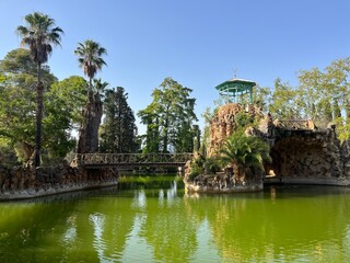 Jardin botánico, lago verde. Parc Sama