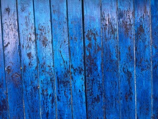 Puerta de madera azul celaste o marino