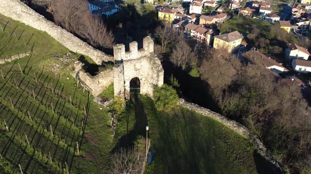 CASTELLO DI PARATICO
