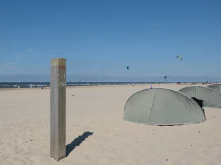Selbstklebende Fototapeten Windschermen, Bergen aan Zee © HollandPhotostock.nl