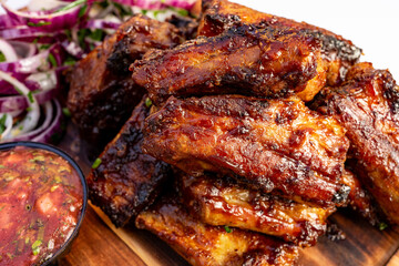 Delicious grilled ribs served with salsa and onions at a summer gathering