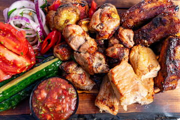 Sizzling grilled meat platter with fresh vegetables and salsa