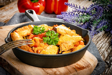 Fried chicken with vegetables.