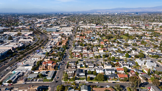 Capture Newport Beach luxury with stunning real estate photography. High-quality images showcase homes beautifully, perfect for listings, marketing, and Shutterfly prints.