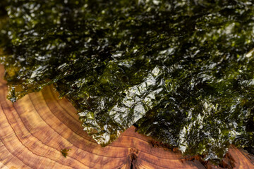 natural green algae that are used to prepare Japanese dishes
