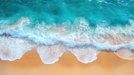 Obraz premium Aerial view of ocean waves crashing on sandy beach