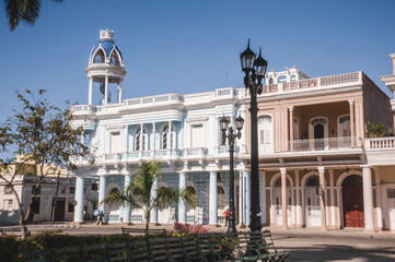 Obraz premium old houses street view in Havana Cuba