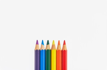 色鉛筆でLGBTQのレインボー・プライドフラッグ