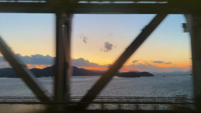 電車で渡る瀬戸大橋