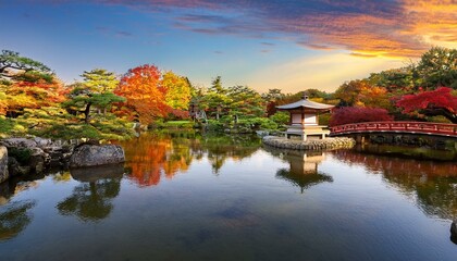 Fototapeta premium 夕暮れに輝く紅葉の日本庭園