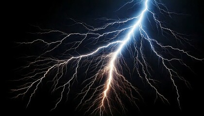 暗い夜空に輝く迫力の稲妻と雷雲