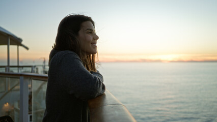 Fototapeta premium Woman enjoying sunset views on a cruise ship dock, showcasing vibrant energy against a serene ocean backdrop, capturing elements of travel and leisure in an outdoor setting.
