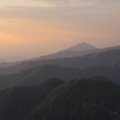 Obraz premium Colorful evening sky over hills near Pokhara, Nepal.