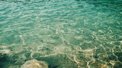 Obraz premium Serene Teal Waters: Crystal Clear Lakebed