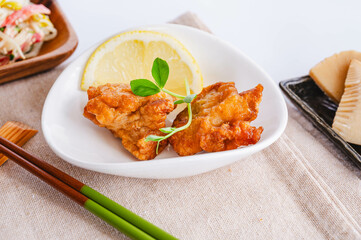 スーパーの総菜　唐揚げ