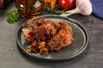 Baked beef ribs with vegetables