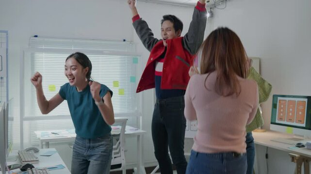 Teamwork Programers meeting for discussion data analysis for UX and UI programming for preparing for Generative AI Technology