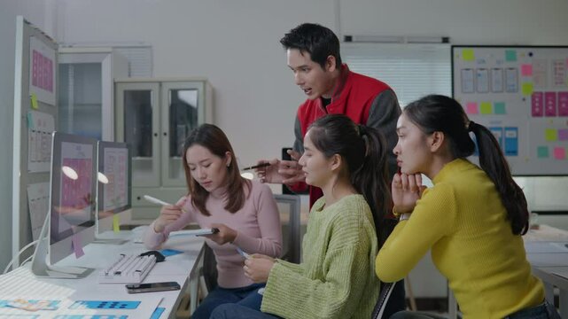 Teamwork Programers meeting for discussion data analysis for UX and UI programming for preparing for Generative AI Technology