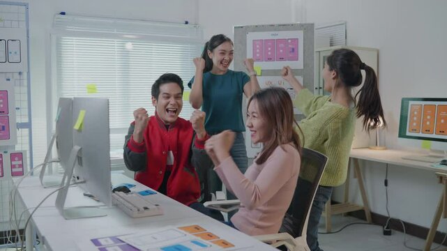 Teamwork Programers meeting for discussion data analysis for UX and UI programming for preparing for Generative AI Technology