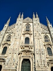 Fototapeta premium 2023.08.20 Milan, Italy, evocative image of the Milan Cathedral in Italy, one of the most important squares in the city
