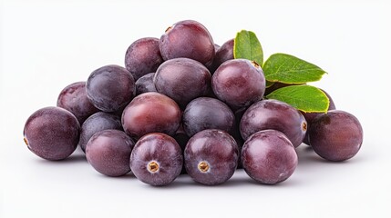 Obraz premium Fresh and Juicy Dark Purple Grapes on White Background