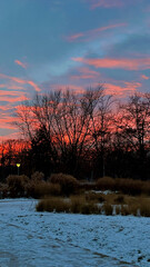 Obraz premium Colorful winter sunset over the Oder River, Poland