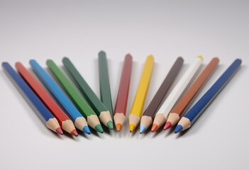 Naklejka premium Close-up of colored pencils on a white background