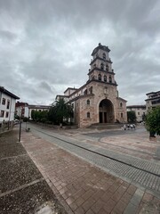 Puente romano, ribera del sella, iglesia y espacios increíbles de Cangas de Onís