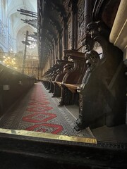 Fachada, puertas, techos y espacios increíbles de la catedral de Burgos, España.