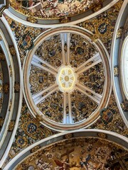 Fachada, puertas, techos y espacios incre&iacute;bles de la catedral de Burgos, Espa&ntilde;a.