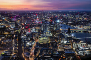 Fototapeta premium Panoramic view of the illuminated skyline of London, England, with Blackfriars, Southbank back to Westminster and Waterloo