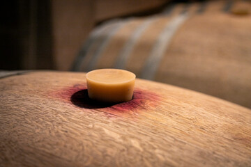 Barricas, bodega, galpón, toneles, roble, tapones de silicona, marrón, madera, alcohol, reserva 