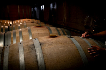 Barricas, bodega, galpón, toneles, roble, tapones de silicona, marrón, madera, alcohol, reserva 