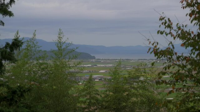 安土城天守台から琵琶湖を望む