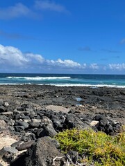 Atlantik auf Lanzarote, Lavagestein und Meer