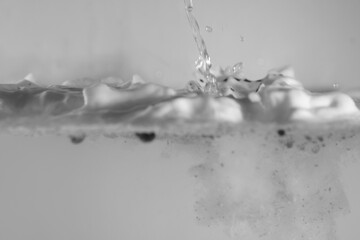 schaum farbe tropfen wasser schwarzweiß